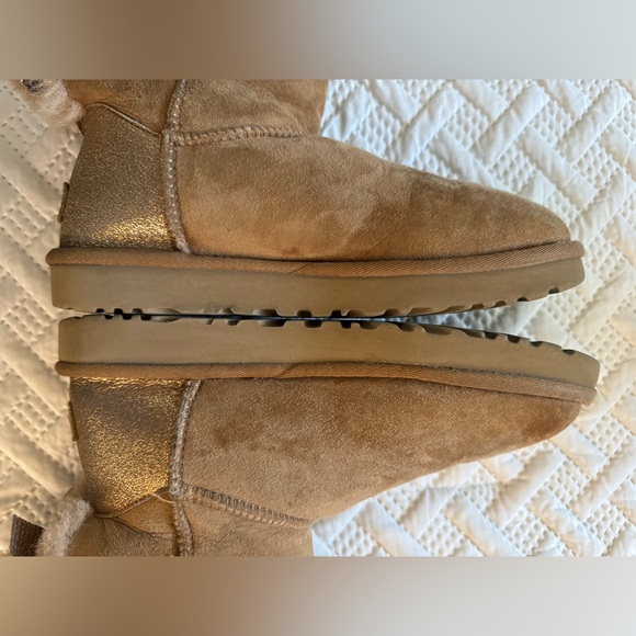 UGG CLASSIC MINI BAILEY BOW II CARIBOU SHEARLING LINED BOOTS US 7 EU 38 UK 5 - Picture 11 of 12